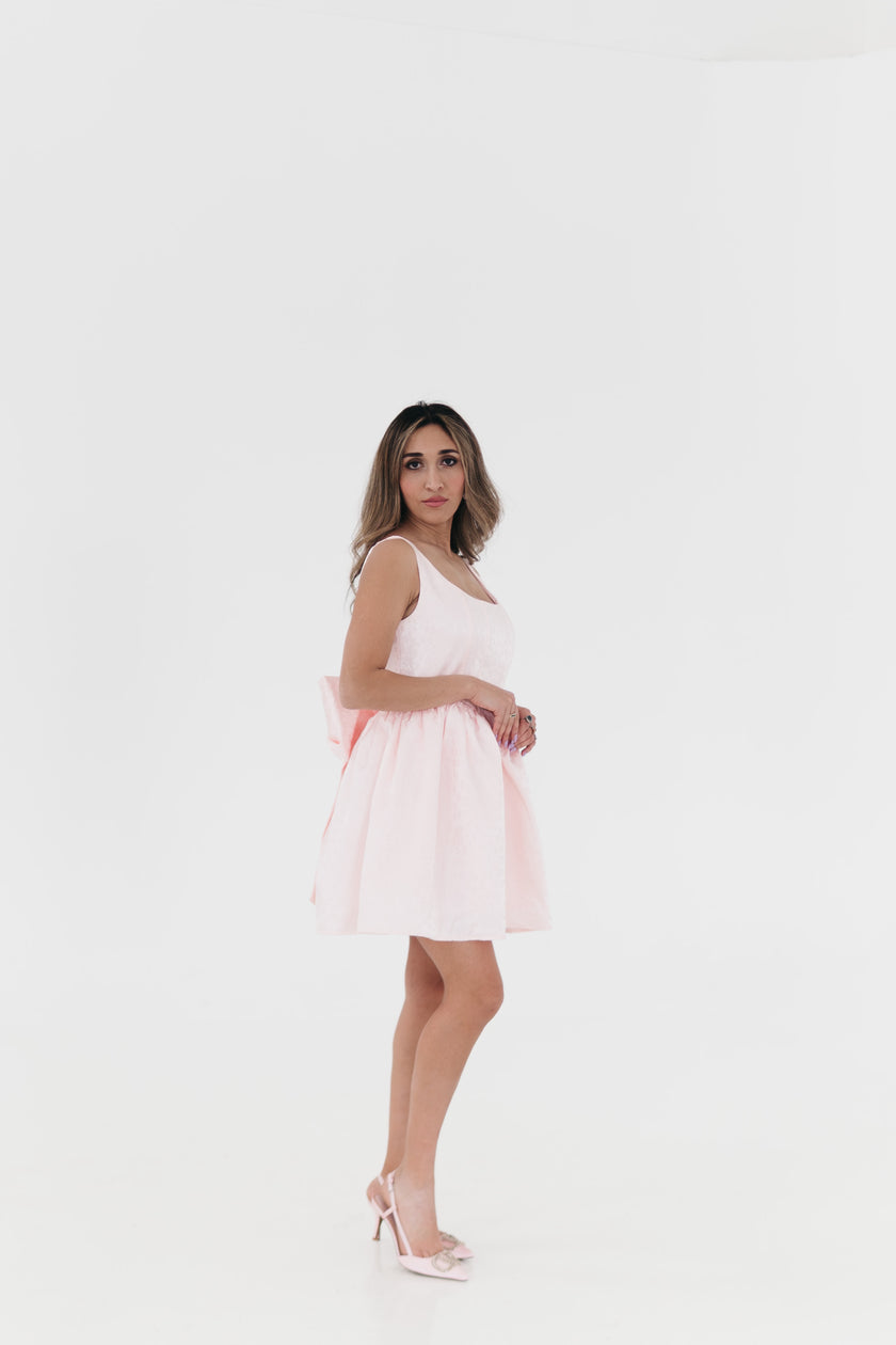 Women Bow Back mini perfect in pink dress